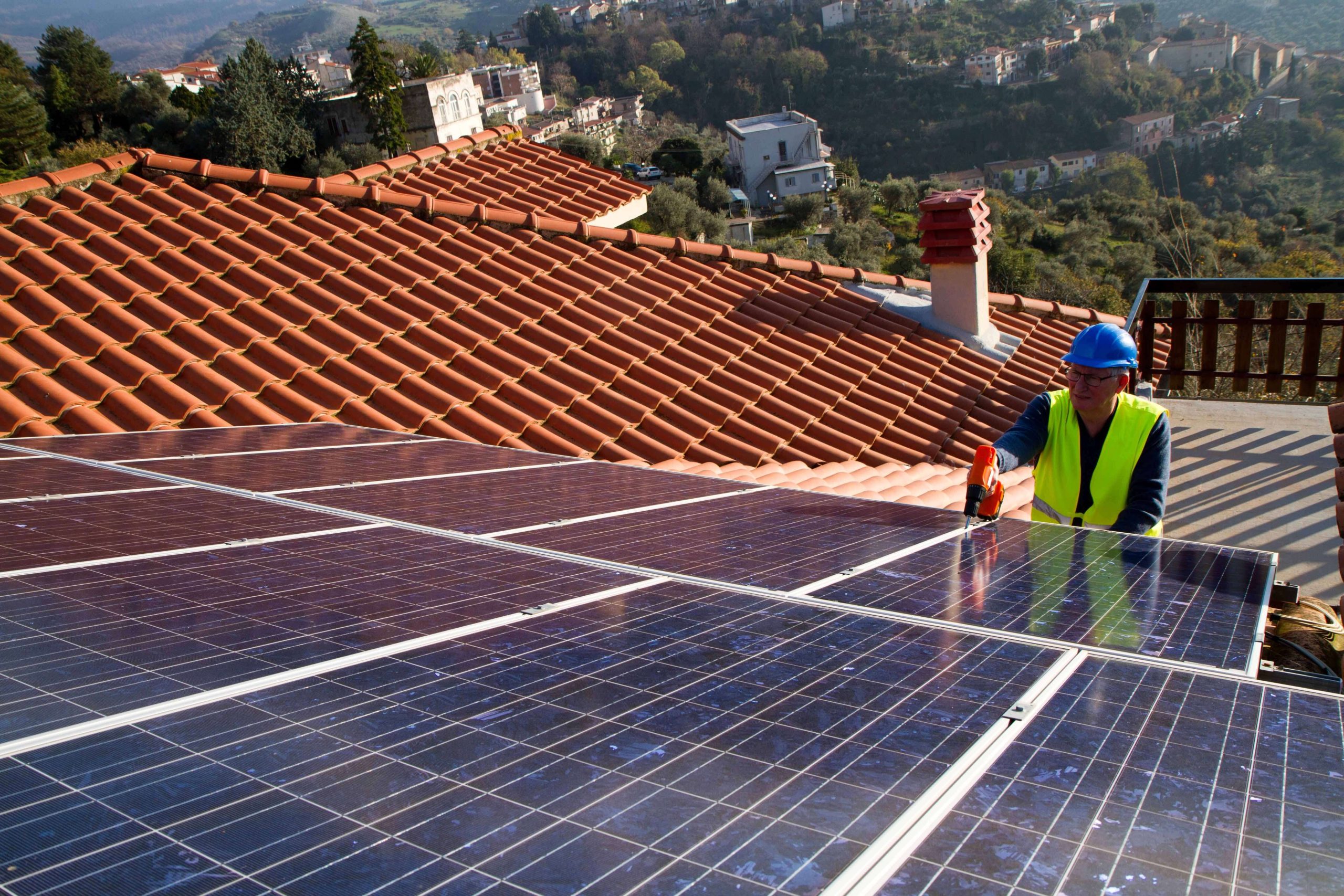 découvrez notre service d'installation de panneaux solaires dans le var. profitez d'une énergie renouvelable, réduisez vos factures et contribuez à la protection de l'environnement grâce à nos solutions adaptées à vos besoins.