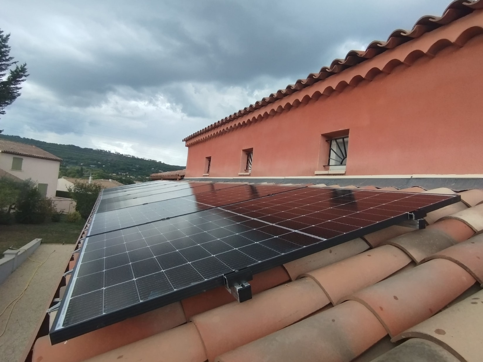 découvrez les services d'un installateur de panneaux solaires dans le var pour un choix éco-responsable. profitez de solutions sur mesure pour optimiser votre consommation d'énergie et réduire vos factures tout en préservant l'environnement.