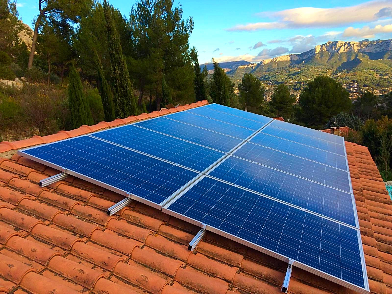 découvrez nos services d'installateur photovoltaïque en isère. profitez de solutions d'énergie solaire personnalisées pour réduire vos factures d'électricité et contribuer à la protection de l'environnement. contactez-nous pour un devis gratuit et des conseils d'experts.