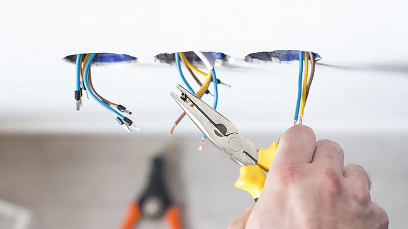 découvrez notre guide complet sur l'installation électrique diy. apprenez les étapes essentielles, les outils nécessaires et les conseils de sécurité pour réaliser vos projets d'électricité en toute confiance. transformez votre espace avec des solutions pratiques et accessibles.