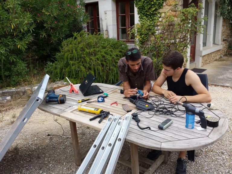 découvrez comment créer vos propres panneaux solaires diy ! apprenez les étapes, les matériaux nécessaires et des conseils pratiques pour concevoir un système solaire économique et écologique qui répond à vos besoins en énergie.