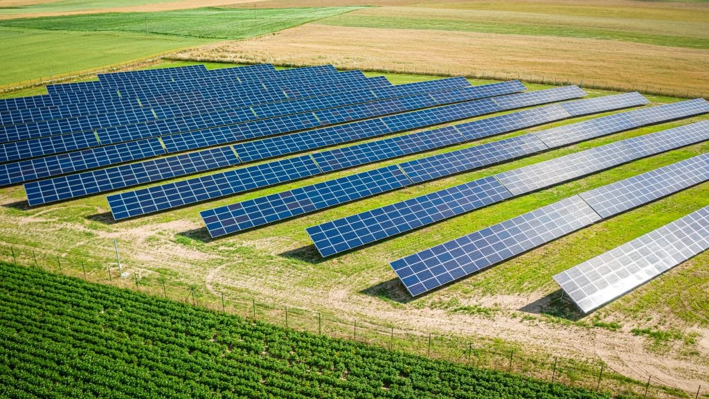 découvrez les nombreux avantages des panneaux solaires : une énergie renouvelable économiquement avantageuse, une réduction significative de votre empreinte carbone, et des économies sur votre facture d'électricité. informez-vous sur l'importance de faire le choix durable avec les panneaux solaires.