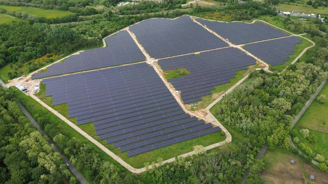 découvrez comment investir dans les panneaux solaires en france pour profiter d'une énergie renouvelable et réduire vos factures d'électricité. bénéficiez des aides et subventions disponibles tout en contribuant à la transition énergétique.