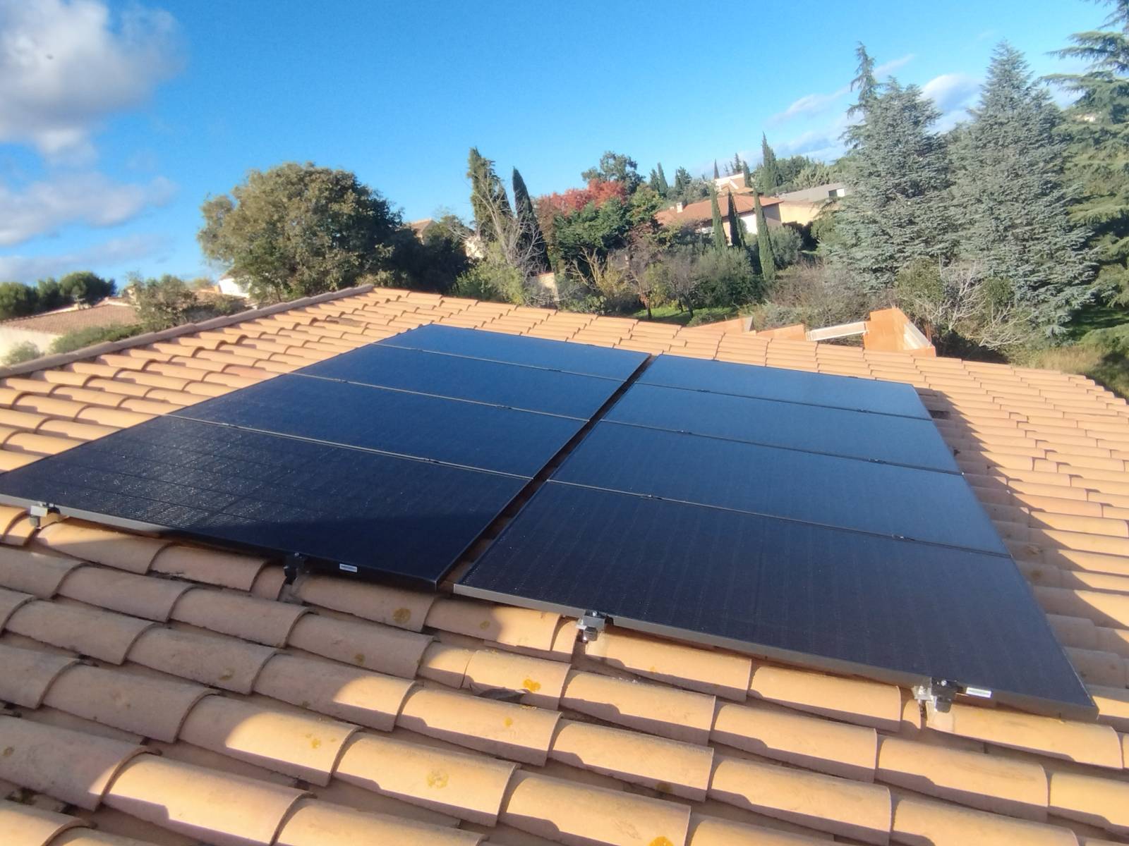 découvrez comment investir dans des panneaux solaires dans l'hérault et profitez des avantages fiscaux, des économies d'énergie et d'une contribution à la transition énergétique. transformez votre toiture en source d'énergie renouvelable et réduisez votre empreinte carbone tout en augmentant la valeur de votre bien.