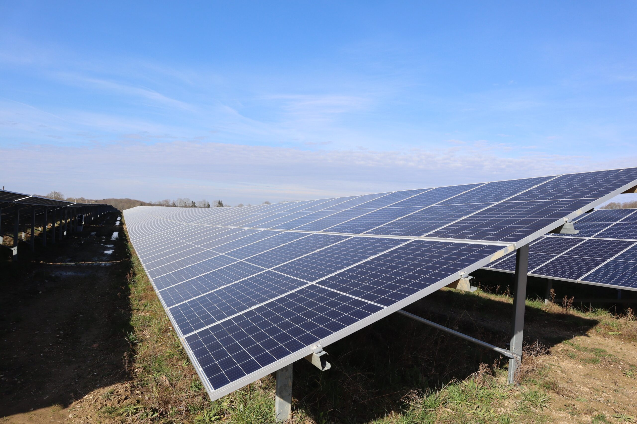 découvrez comment investir dans des panneaux solaires en normandie pour profiter d'une énergie renouvelable rentable et durable. informez-vous sur les avantages fiscaux, les subventions disponibles et les meilleures pratiques pour maximiser votre retour sur investissement tout en contribuant à la protection de l'environnement.