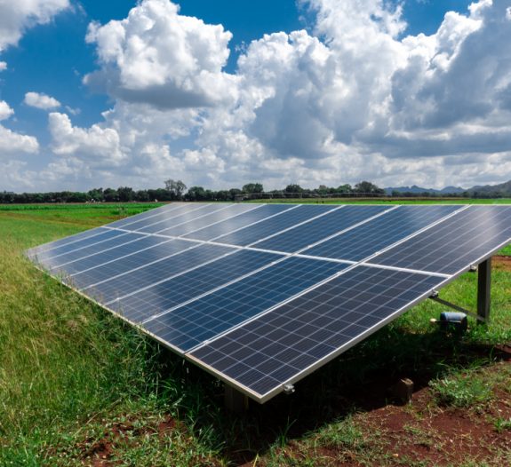 découvrez comment investir dans l'énergie photovoltaïque en france. maximisez vos rendements tout en contribuant à la transition énergétique. profitez des aides gouvernementales et des conseils d'experts pour réussir votre projet d'investissement durable.