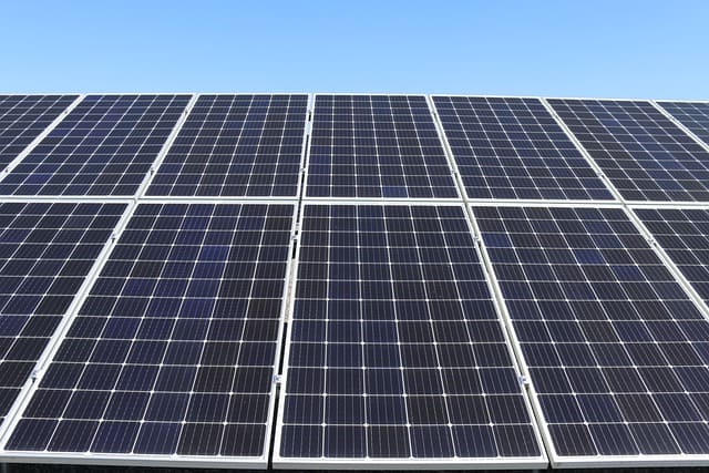 découvrez comment investir dans l'énergie solaire à toulouse. profitez des avantages fiscaux, des subventions et de la rentabilité des projets solaires pour contribuer à un avenir durable tout en réalisant des économies sur vos factures d'électricité.
