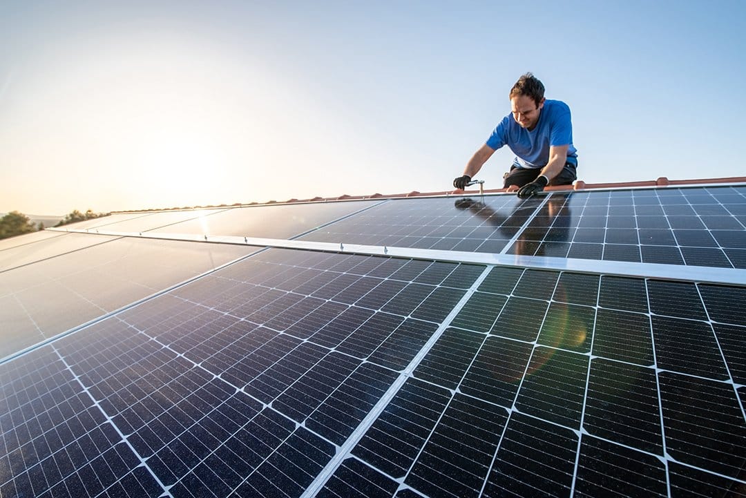 découvrez comment l'investissement dans des panneaux solaires peut réduire vos factures d'énergie et contribuer à un avenir durable. profitez de conseils pratiques et d'informations sur les aides financières disponibles pour rentabiliser votre projet et optimiser votre efficacité énergétique.
