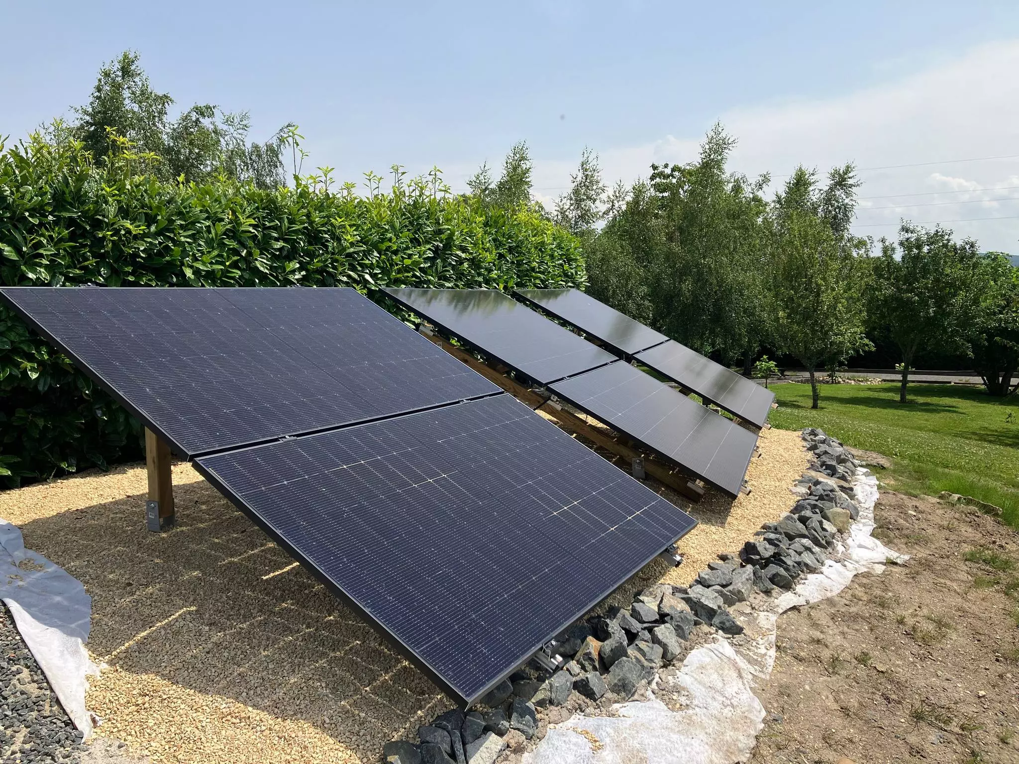 découvrez notre kit solaire 3000w, idéal pour répondre à vos besoins énergétiques tout en réduisant votre empreinte carbone. parfait pour les maisons, les camping-cars ou les projets d'autonomie énergétique. profitez d'énergie propre et durable grâce à une installation facile et des composants de haute qualité.