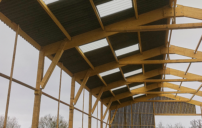 découvrez notre kit charpente agricole, conçu pour répondre aux besoins des exploitants agricoles. robuste et durable, il facilite la construction de structures comme des hangars et des abris pour animaux. parfait pour optimiser votre espace de travail tout en garantissant la sécurité de vos équipements.