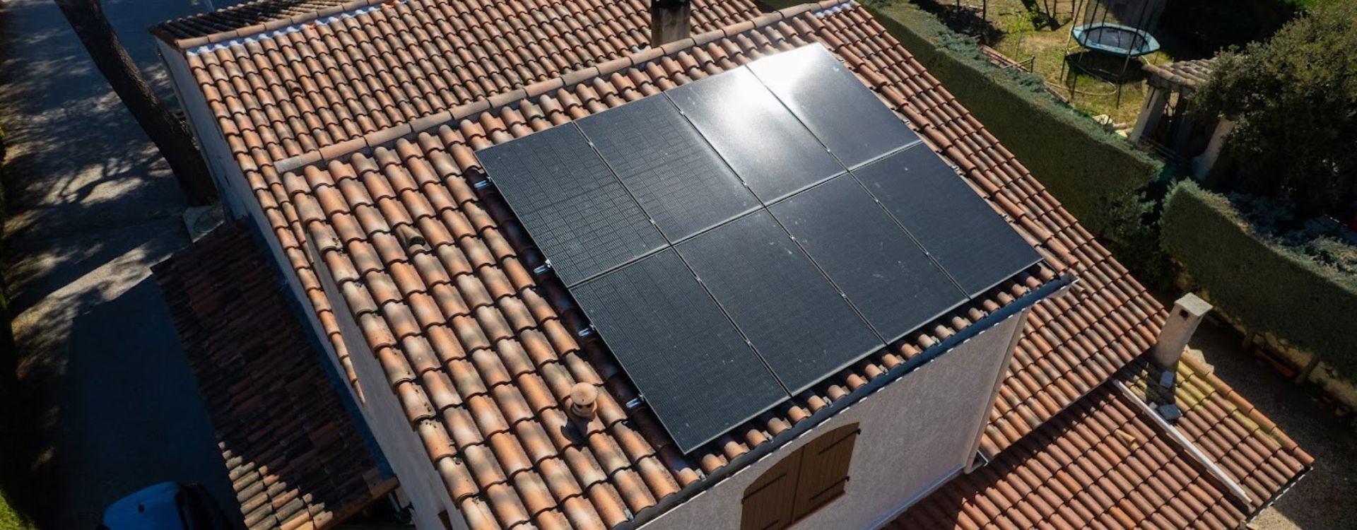 découvrez notre kit solaire autonome 3000w, une solution idéale pour produire votre propre énergie verte. parfait pour les maisons, camping ou utilités hors réseau, il allie performance et durabilité. profitez d'une installation facile et d'une réduction significative de votre facture d'électricité tout en préservant l'environnement.