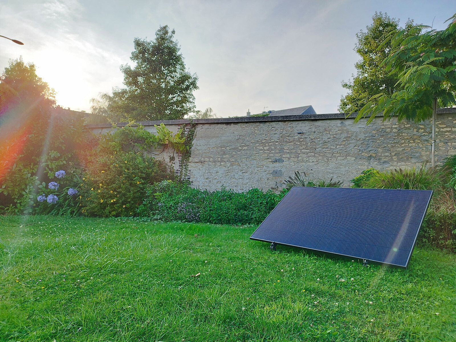découvrez notre kit solaire 500w, une solution écologique et économique pour produire votre propre électricité. idéal pour les maisons, les camping-cars ou les projets d'autonomie énergétique, ce kit complet comprend tous les équipements nécessaires pour une installation simple et rapide. profitez d'une énergie renouvelable tout en réduisant vos factures d'électricité!