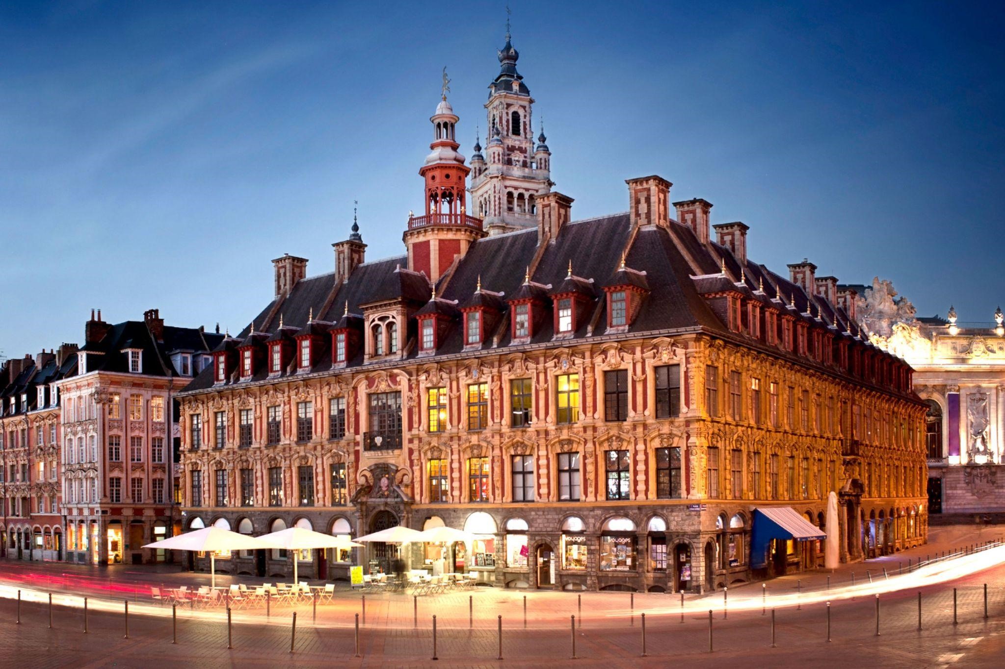 découvrez lille, une ville dynamique du nord de la france, où l'histoire rencontre la modernité. promenez-vous dans ses rues pavées, admirez son architecture flamande, et savourez sa riche gastronomie. lille est une destination incontournable pour les amateurs de culture, de shopping et de convivialité.