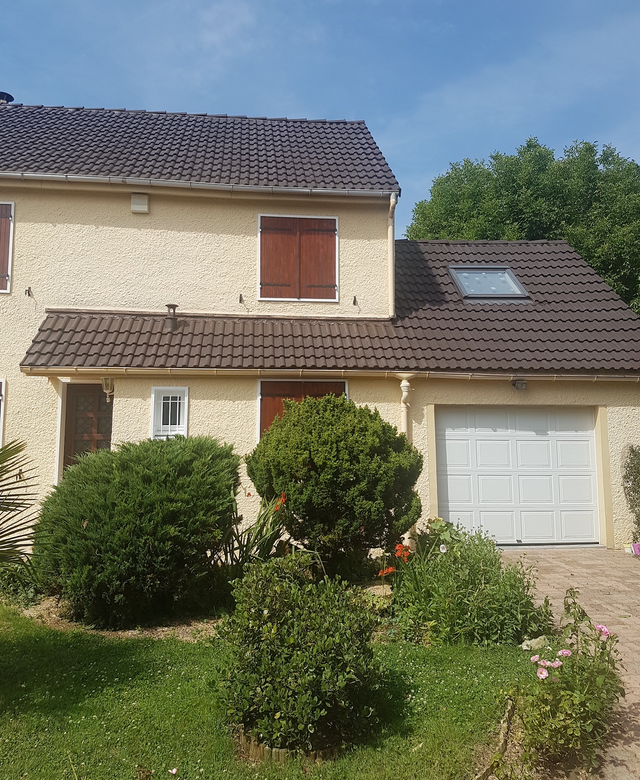 découvrez nos services de location pour le démoussage de toiture, garantissant une toiture propre et protégée. nos professionnels qualifiés vous aident à prolonger la durée de vie de votre couverture tout en améliorant l'esthétique de votre maison. contactez-nous dès maintenant pour un devis personnalisé !