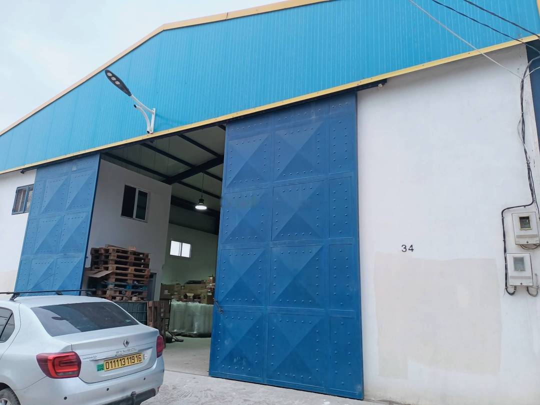 découvrez la location de notre hangar 34, un espace innovant et polyvalent idéal pour vos événements, stockage ou projets professionnels. profitez d'une accessibilité facile et d'infrastructures modernes.