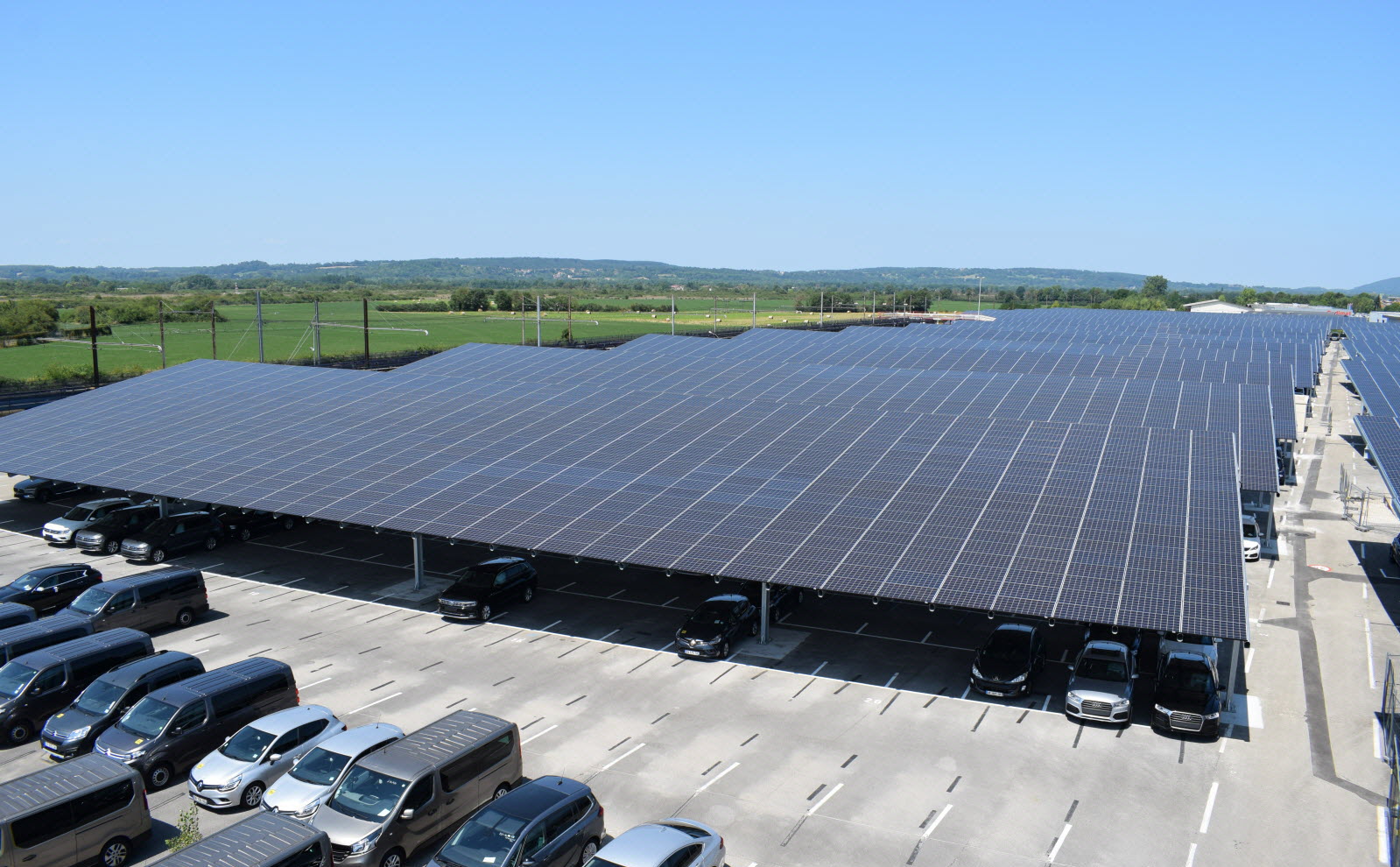 découvrez l'univers de la logistique solaire : solutions innovantes pour optimiser le transport et la distribution des projets d'énergie solaire, tout en respectant l'environnement. maximisez l'efficacité de vos installations photovoltaïques grâce à une gestion logistique adaptée.