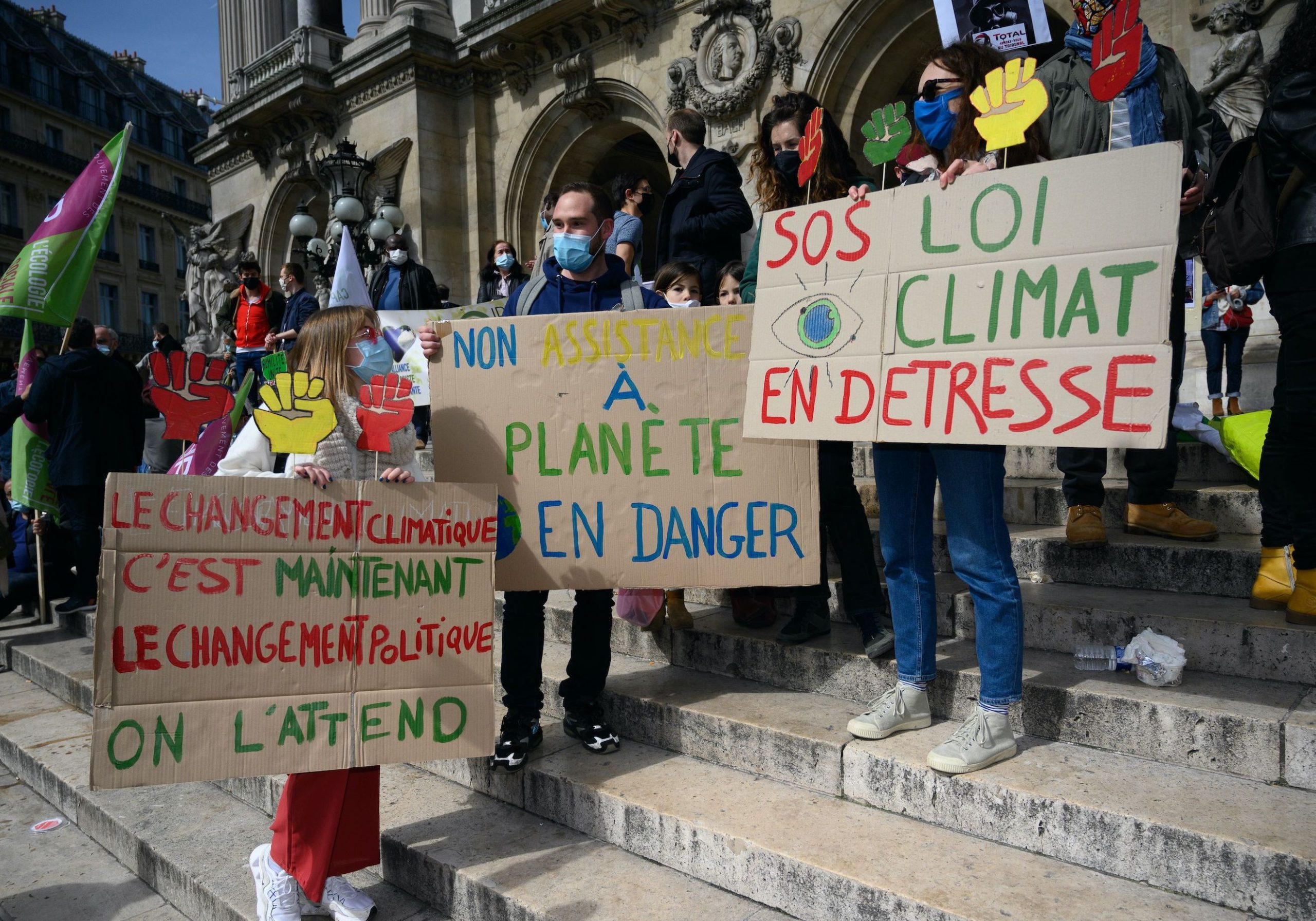découvrez la loi climat, un cadre législatif visant à lutter contre le changement climatique et à promouvoir des pratiques durables en france. informez-vous sur ses objectifs, ses mesures et son impact sur l'environnement et la société.