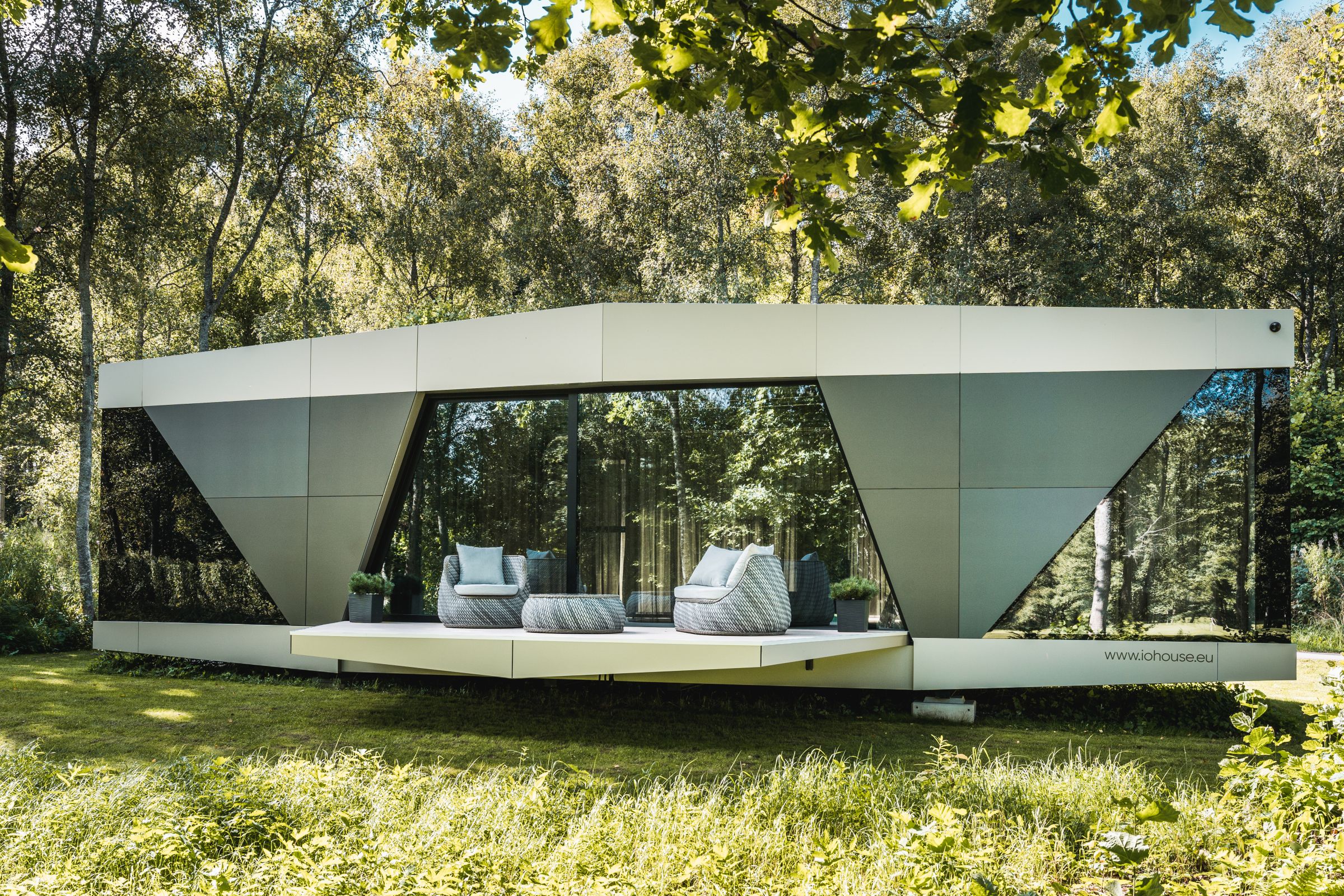 découvrez nos maisons autonomes à des prix compétitifs. profitez d'une vie écologique et économique grâce à nos solutions d'habitat durable. informez-vous sur les coûts et les avantages d'une maison autonome dès aujourd'hui !