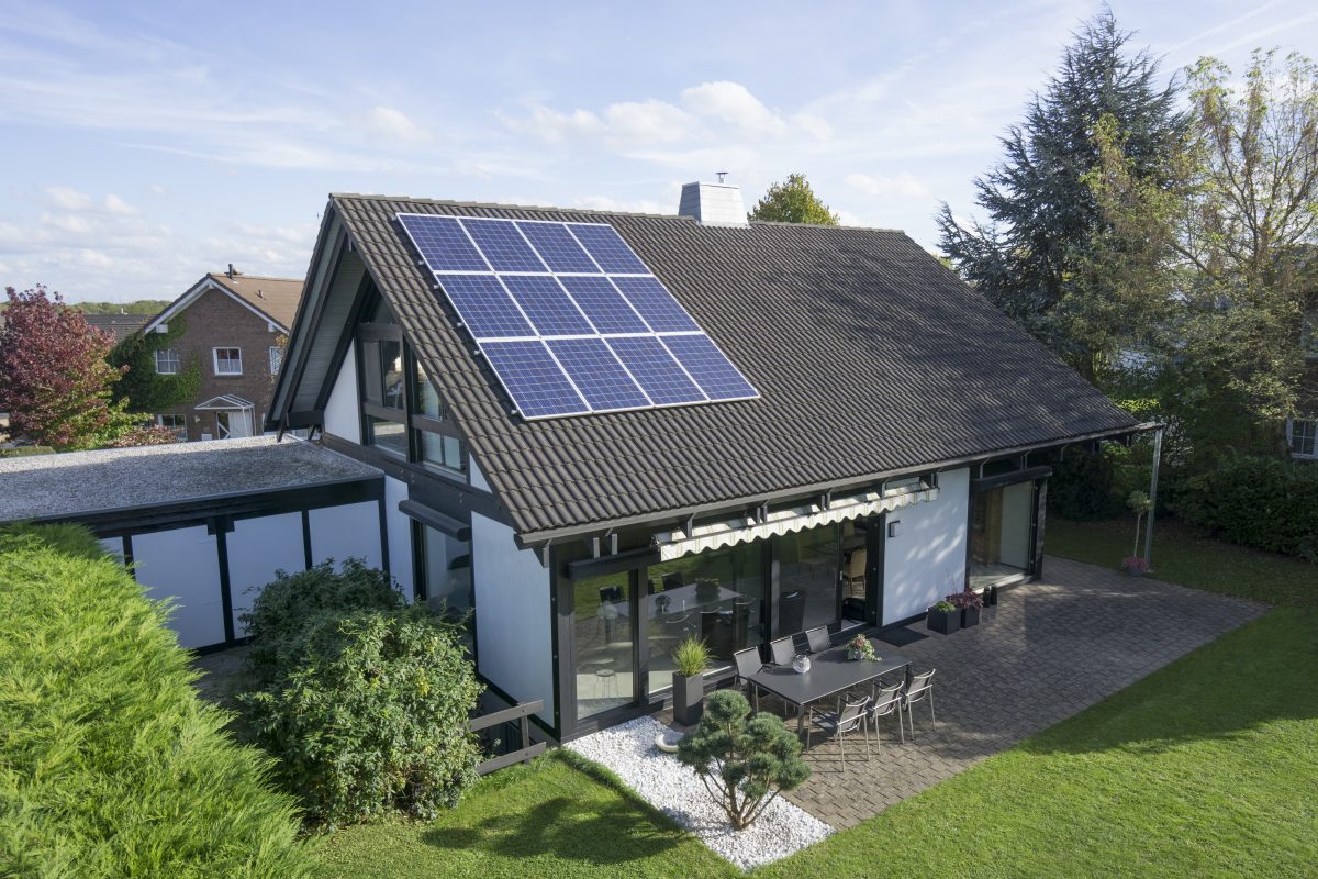 découvrez notre guide complet sur la maison solaire : avantages, construction, technologies et conseils pour vivre en harmonie avec l'environnement tout en réduisant vos factures d'énergie.