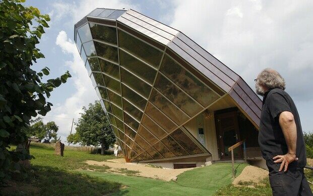 découvrez les avantages d'une maison solaire, un habitat écologique et économique qui tire parti de l'énergie renouvelable du soleil pour réduire votre empreinte carbone tout en bénéficiant d'un confort optimal tout au long de l'année. transformez votre mode de vie avec une maison respectueuse de l'environnement.