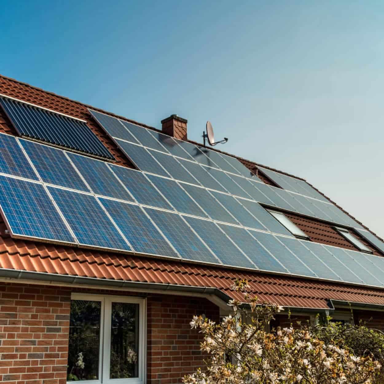 découvrez les maisons énergétiquement autonomes, une solution innovante et écologique pour vivre de manière durable. apprenez comment ces habitations révolutionnent notre façon de consommer l'énergie et contribuent à la préservation de l'environnement.