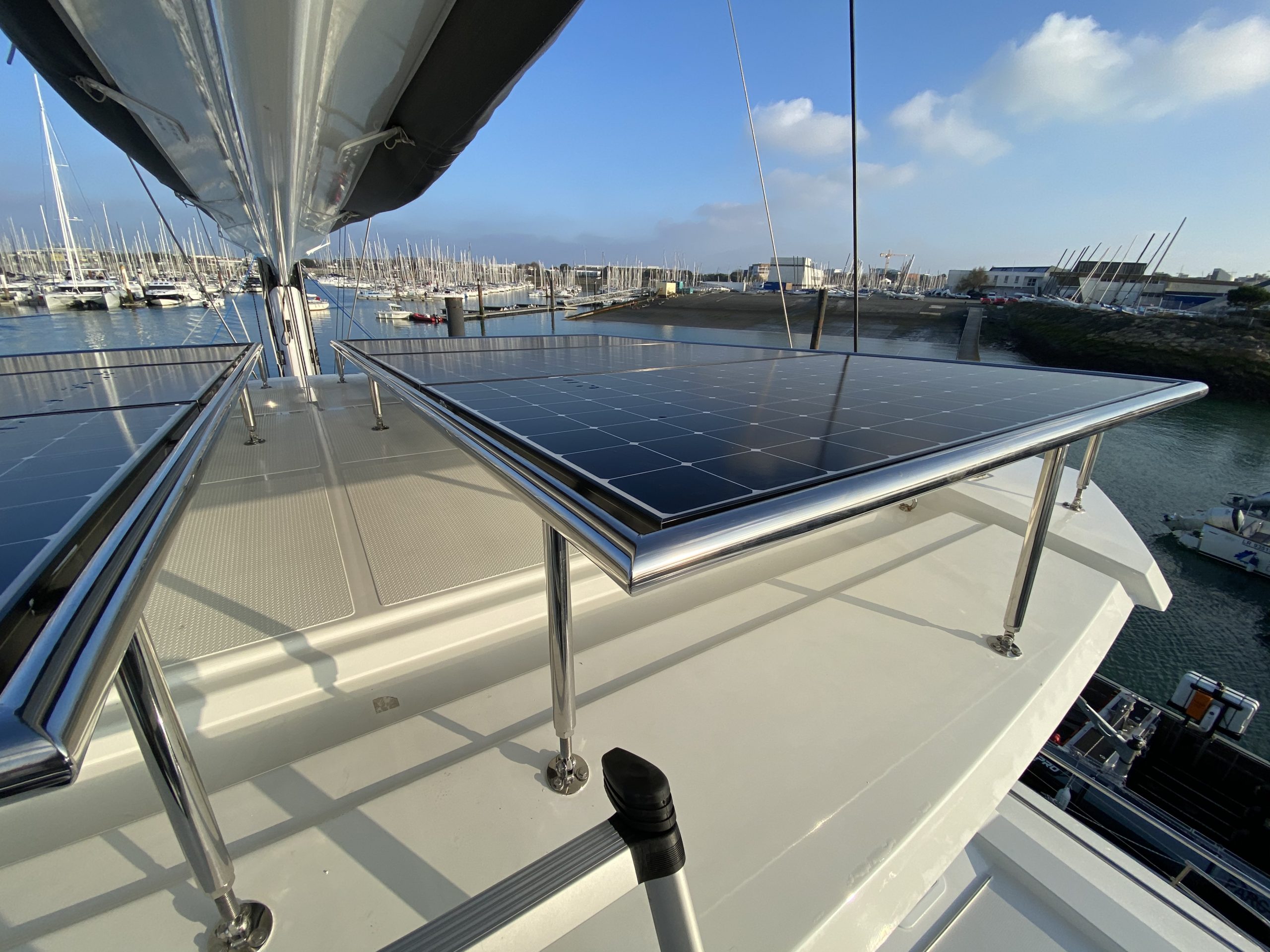 découvrez notre maxi panneau solaire, conçu pour optimiser la capture de l'énergie solaire et réduire vos factures d'électricité. parfait pour les particuliers et les professionnels, il allie performance et durabilité pour un avenir énergétique plus vert.