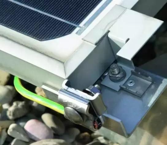 découvrez comment la mise à terre solaire améliore la sécurité et l'efficacité des installations photovoltaïques. apprenez les bonnes pratiques et normes à respecter pour un système solaire performant et durable.
