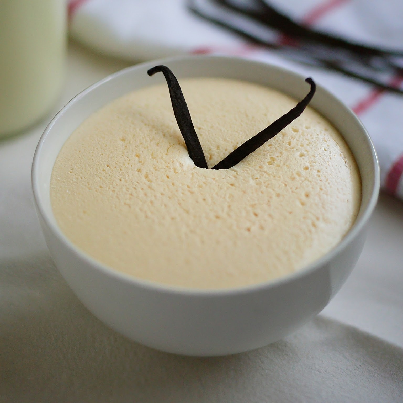 découvrez la mousse, cette délicieuse préparation légère et aérienne, idéale pour les desserts ou les plats salés. apprenez à réaliser différentes recettes de mousse, des plus classiques aux plus innovantes, et impressionnez vos invités avec des textures et saveurs uniques.