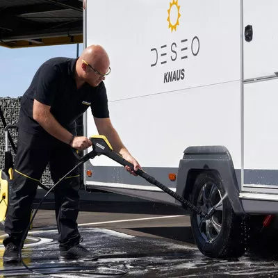 découvrez nos services professionnels de nettoyage de toit pour camping-cars. prolongez la durée de vie de votre véhicule et maintenez son apparence avec un entretien régulier et des produits adaptés.