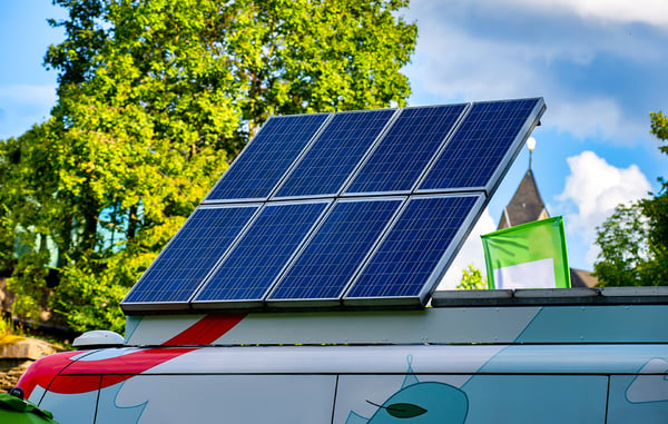 découvrez comment nettoyer efficacement les panneaux solaires de votre camping-car pour optimiser leur performance. suivez nos conseils pratiques et assurez-vous de profiter pleinement de l'énergie solaire lors de vos voyages.