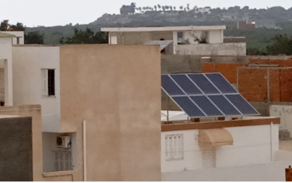 découvrez tout ce qu'il faut savoir sur le nombre de panneaux solaires nécessaires pour optimiser votre production d'énergie renouvelable. apprenez à évaluer vos besoins énergétiques, à choisir la taille adéquate de votre installation et à maximiser vos économies d'énergie grâce aux panneaux solaires.