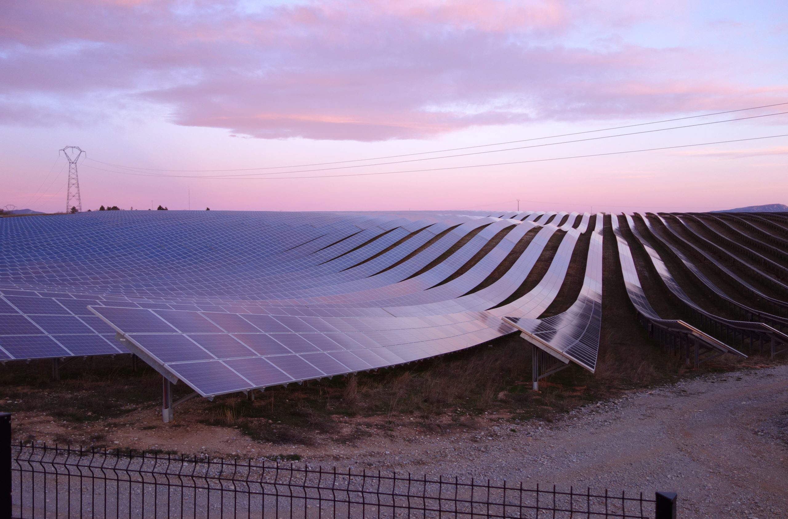 découvrez les dernières tendances et innovations des panneaux solaires en 2020. augmentez l'efficacité énergétique de votre maison tout en réduisant votre empreinte carbone grâce à des technologies solaires avancées. informez-vous sur les avantages, les coûts et les meilleures options disponibles cette année.