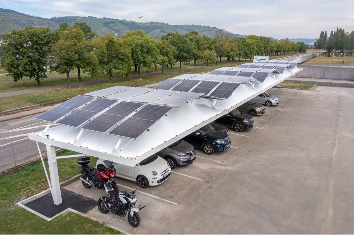découvrez notre guide sur les ombrières photovoltaïques, une solution innovante pour optimiser l'utilisation de l'espace extérieur tout en produisant de l'énergie renouvelable. apprenez les avantages, les applications et comment intégrer ces structures écologiques dans vos projets.