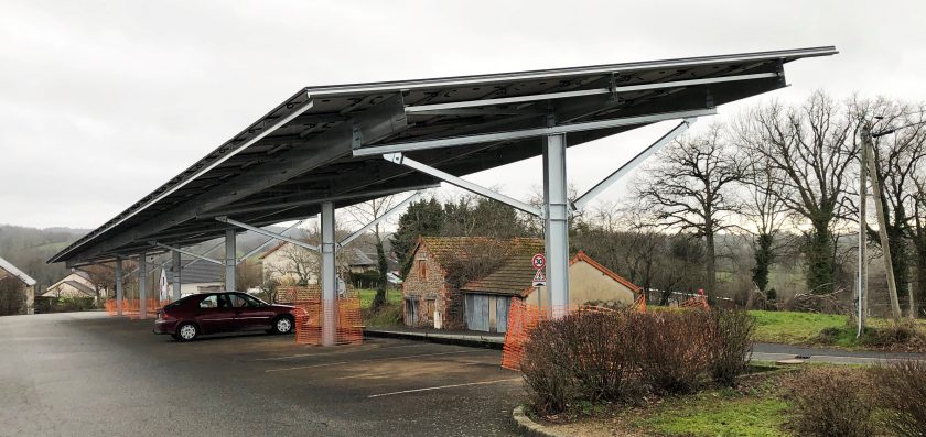 découvrez l'ombrière solaire, une solution innovante et écologique pour abriter votre véhicule tout en produisant de l'énergie renouvelable. optimisez votre espace extérieur avec ce système pratique qui combine protection, durabilité et respect de l'environnement.