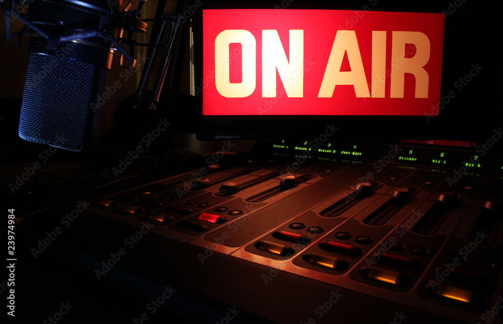 découvrez l'univers captivant de 'on air', où la musique, l'actualité et les tendances se rencontrent pour vous offrir une expérience audio inédite. rejoignez-nous pour des discussions vibrantes et des hits inoubliables!