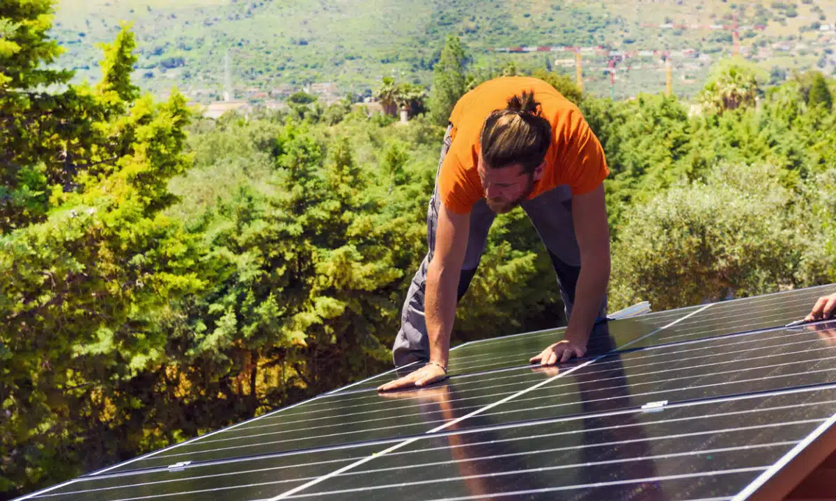 découvrez les opportunités économiques offertes par l'énergie solaire, un secteur en pleine expansion qui promet des avantages financiers, des emplois durables et une transition vers un avenir énergétique plus vert. explorez comment investir dans le solaire peut transformer votre entreprise et contribuer à la lutte contre le changement climatique.