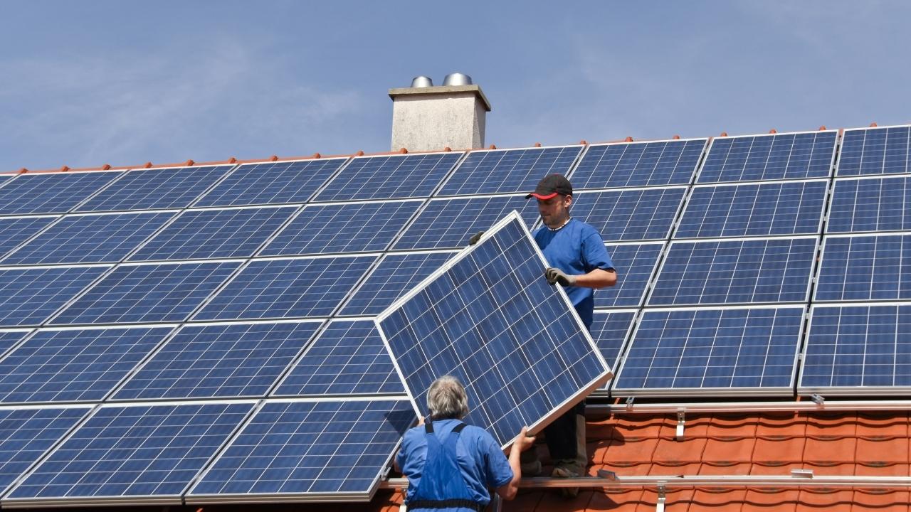 découvrez comment optimiser l'efficacité de vos panneaux solaires avec des conseils pratiques et des techniques avancées. maximisez votre production d'énergie renouvelable et réduisez votre facture d'électricité grâce à des solutions adaptées à votre installation.