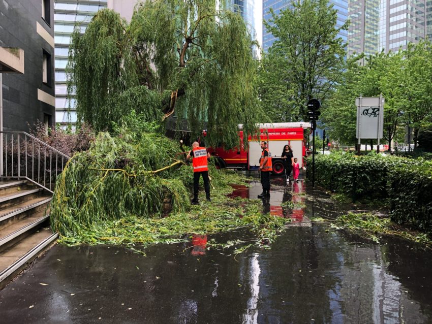 découvrez les dernières nouvelles et alertes concernant les orages à courbevoie. restez informé sur les conditions météorologiques extrêmes et les mesures de sécurité à adopter pour faire face aux intempéries.