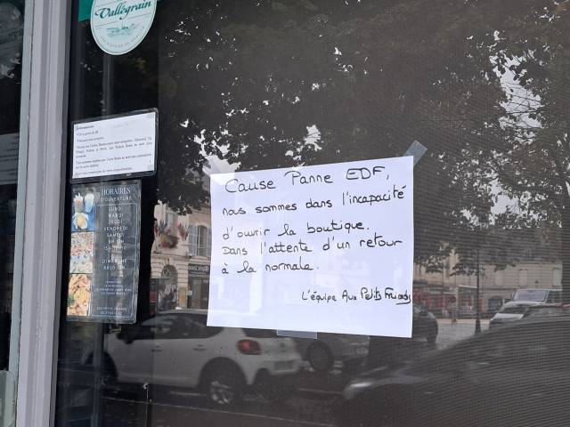 découvrez nos conseils pratiques pour gérer une panne d'électricité. apprenez à identifier les causes, à rétablir le courant et à sécuriser votre maison en cas de coupure. restez informé et préparé pour faire face à toute situation d'absence de courant.