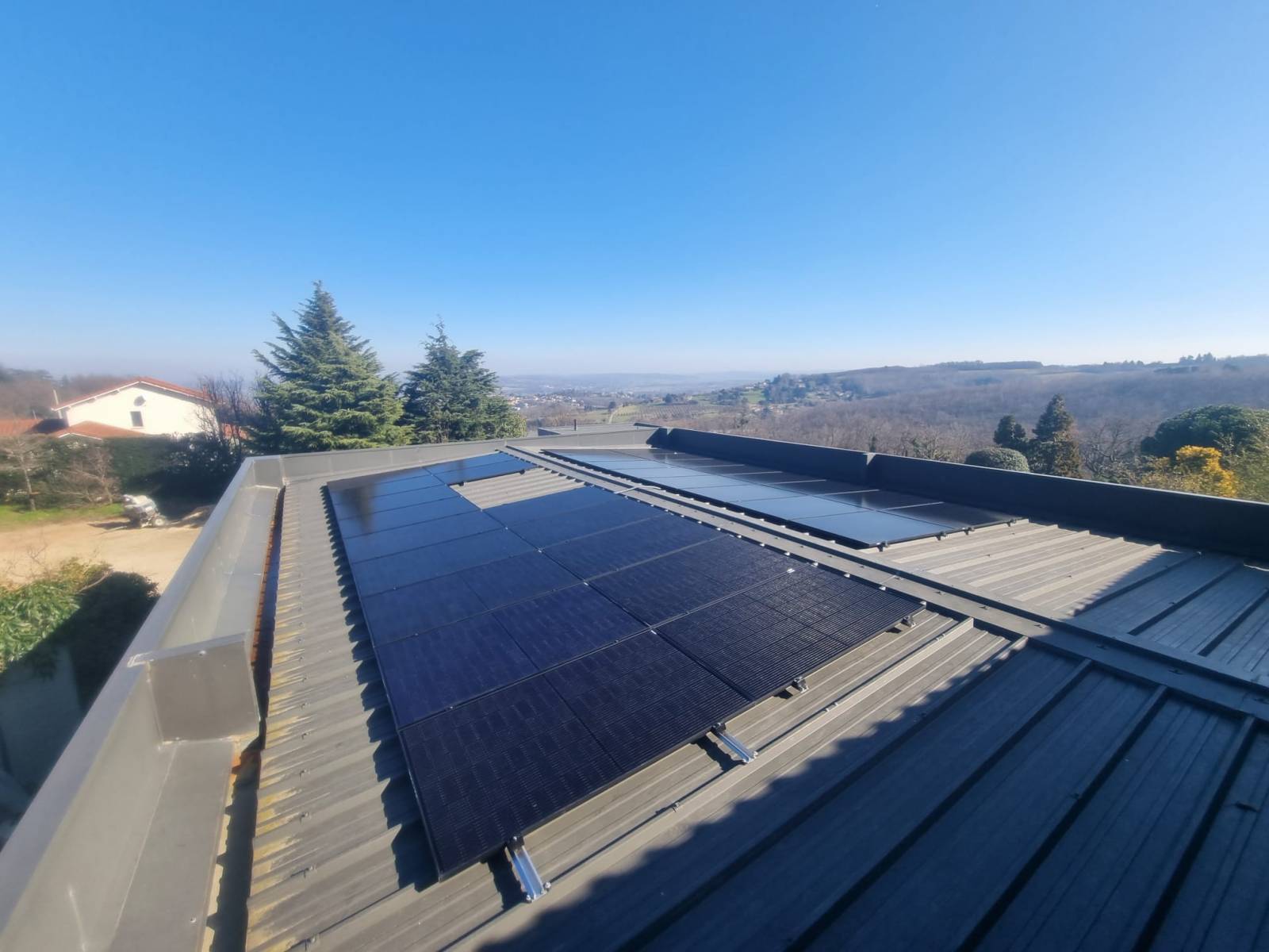 découvrez notre panneau solaire de 12 kw, idéal pour maximiser votre production d'énergie renouvelable. profitez d'une solution efficace et durable pour réduire vos factures d'électricité tout en contribuant à la protection de l'environnement.