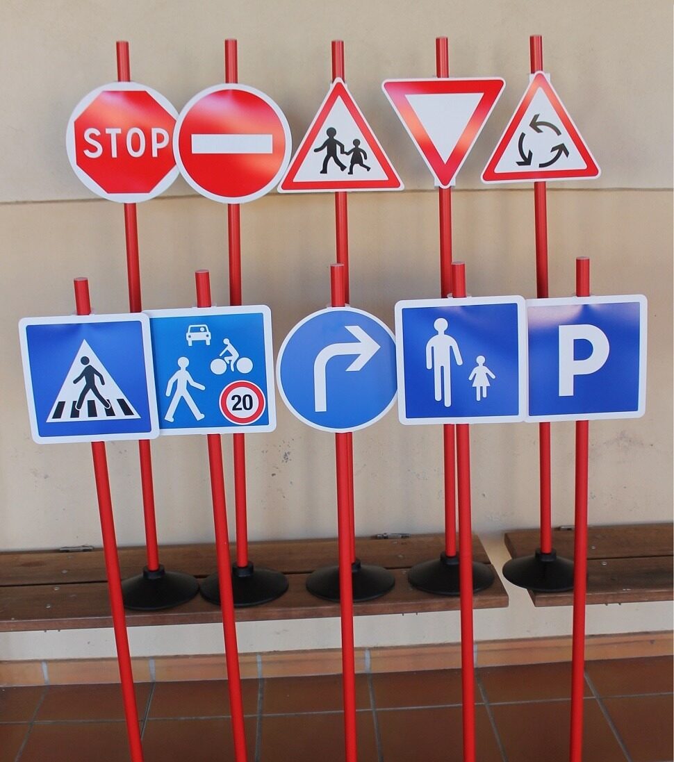 découvrez notre sélection de panneaux variés pour toutes vos applications, qu'il s'agisse de signalisation, de décoration ou de construction. profitez de nos offres et trouvez le panneau idéal qui répond à vos besoins.