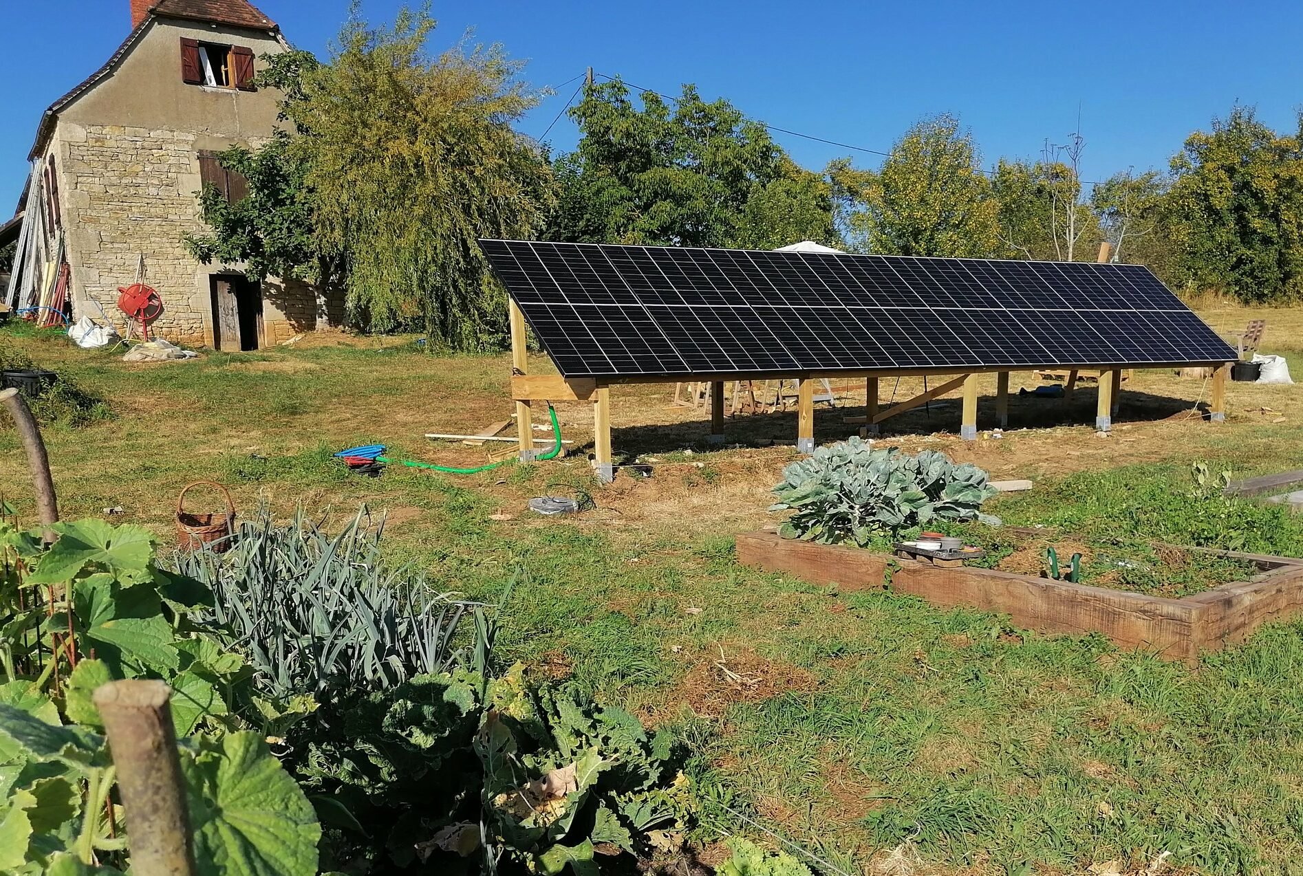 découvrez les avantages des panneaux photovoltaïques solaires pour particuliers ! transformez votre maison en source d'énergie renouvelable et réduisez vos factures d'électricité grâce à des solutions adaptées à vos besoins. optez pour une énergie verte et durable dès aujourd'hui.