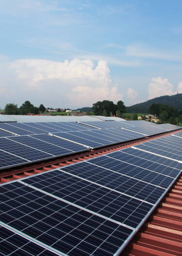 découvrez tout ce qu'il faut savoir sur les panneaux solaires de 2018 : innovations, performances, avantages écologiques et économiques, ainsi que des conseils pour bien choisir votre installation solaire.