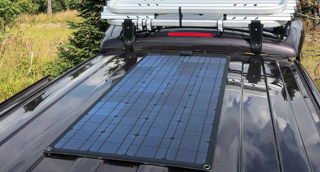 découvrez comment optimiser votre aventure en camping-car avec des panneaux solaires, offrant une solution durable et autonome pour alimenter tous vos appareils tout en explorant la nature.