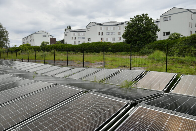découvrez notre panneau solaire innovant, conçu pour maximiser l'efficacité énergétique et réduire votre empreinte carbone. profitez d'une technologie de pointe qui s'adapte à vos besoins, tout en contribuant à la protection de l'environnement.