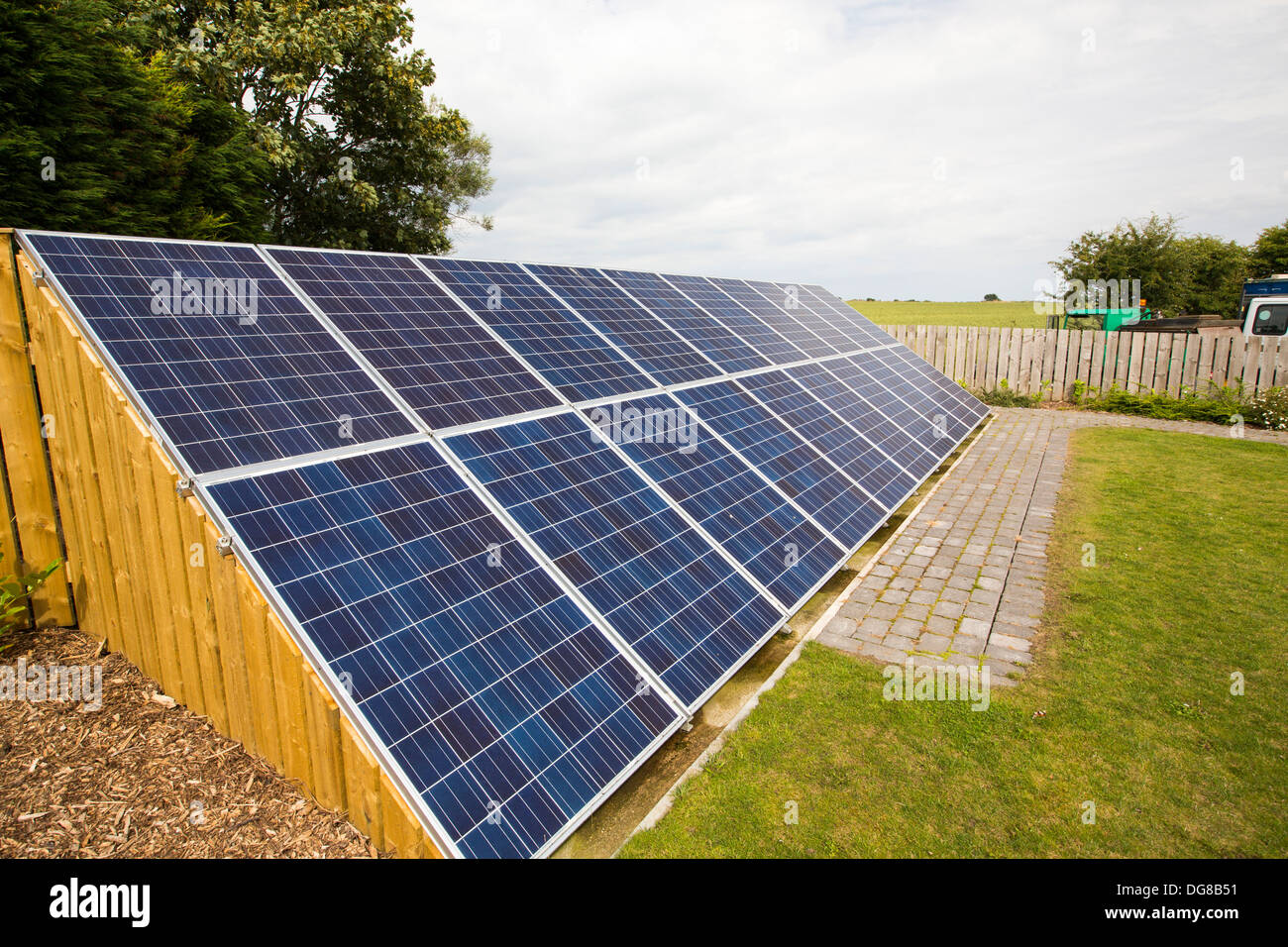 découvrez comment intégrer un panneau solaire dans votre jardin pour profiter d'une énergie renouvelable, réduire vos factures d'électricité et embellir votre espace extérieur tout en respectant l'environnement. optez pour une solution durable et esthétique!