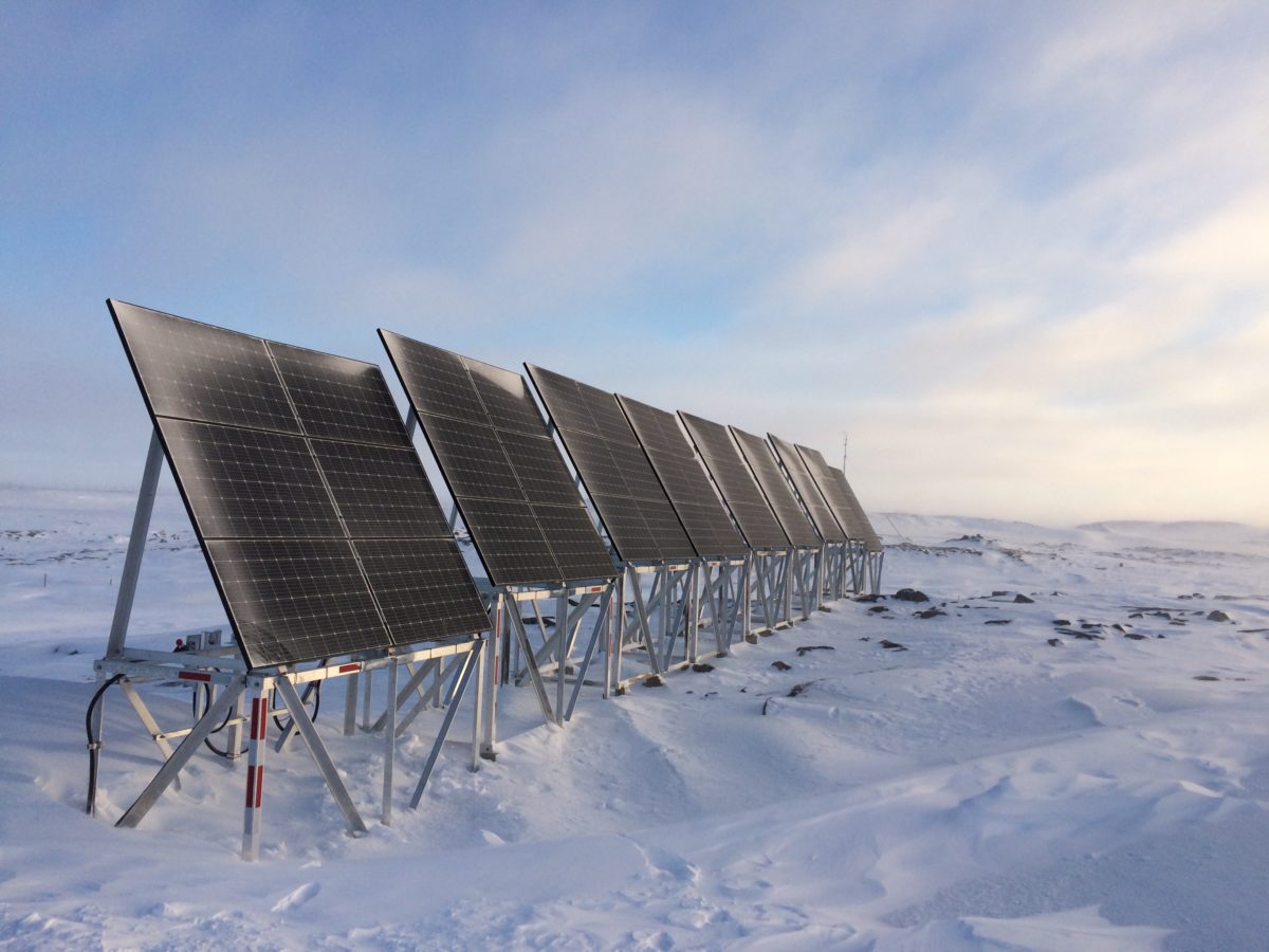 découvrez les prix des panneaux solaires au québec et informez-vous sur les économies d'énergie, les subventions disponibles et les meilleures options pour votre maison. faites le choix durable et économisez sur vos factures d'électricité grâce à l'énergie solaire.