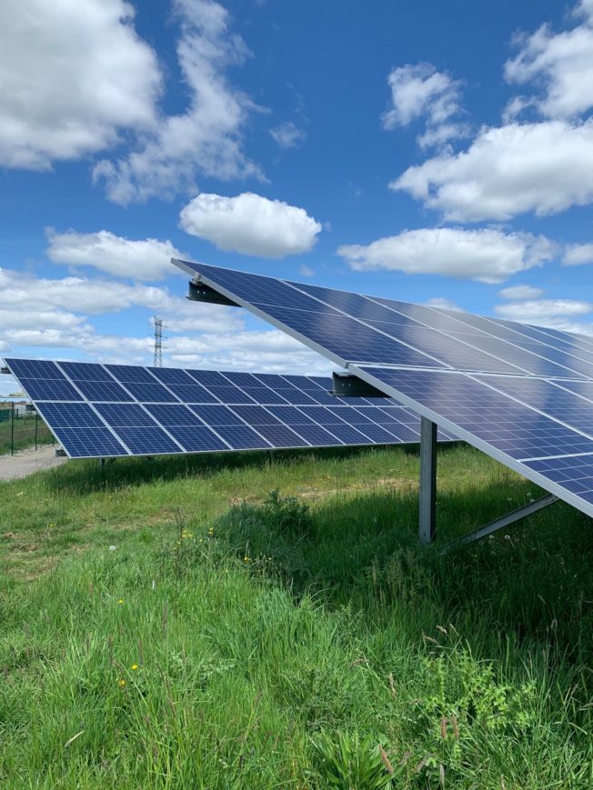 découvrez comment un investissement durable dans les panneaux solaires en normandie peut transformer votre consommation énergétique. profitez d'une énergie renouvelable, réduisez vos factures et contribuez à la protection de l'environnement tout en valorisant votre patrimoine.