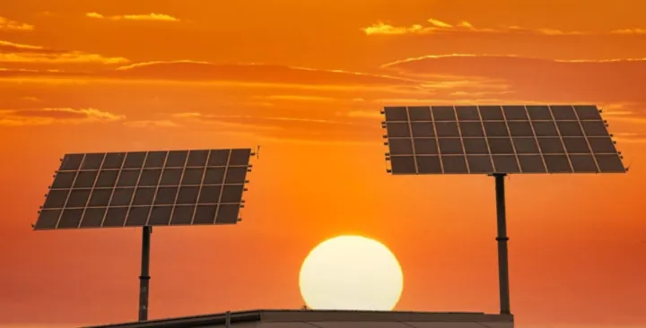 découvrez le panneau solaire motorisé, une solution innovante qui optimise la capture de l'énergie solaire grâce à un système d'orientation automatique. idéal pour maximiser l'efficacité énergétique de vos installations, il s'adapte aux mouvements du soleil tout au long de la journée. optez pour une technologie écologique et performante pour réduire votre empreinte carbone.
