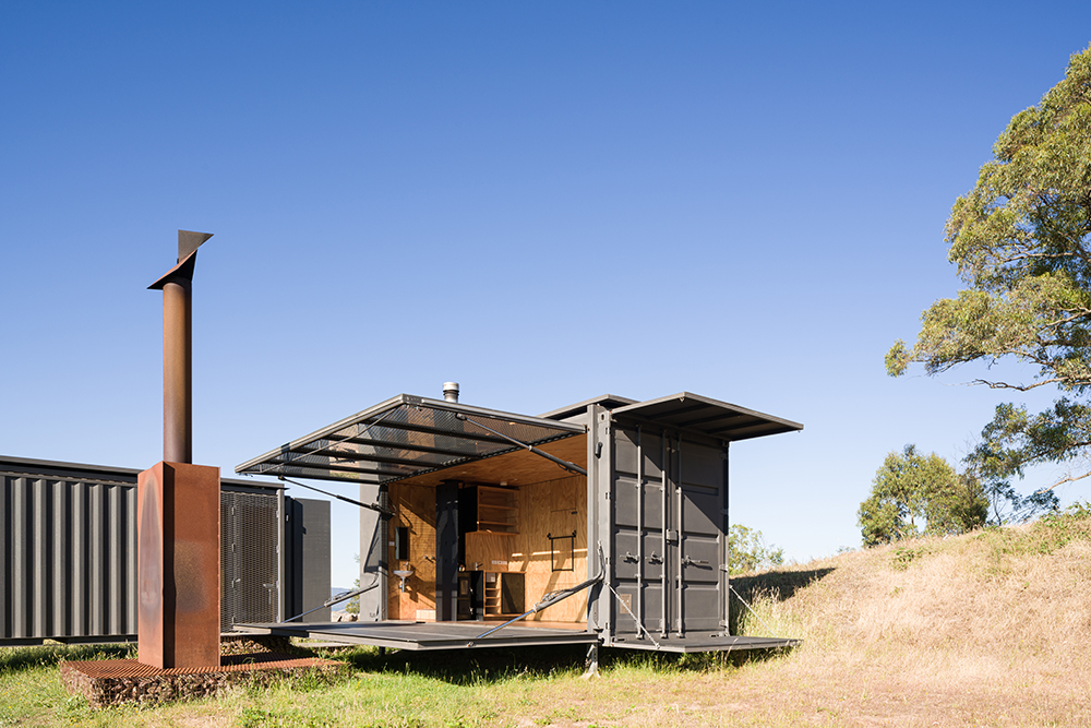 découvrez comment intégrer des panneaux solaires dans votre tiny house pour une autonomie énergétique optimale. optimisez votre espace tout en préservant l'environnement grâce à des solutions écologiques et compactes.